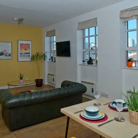 2 Bedroom City Centre Penthouse *