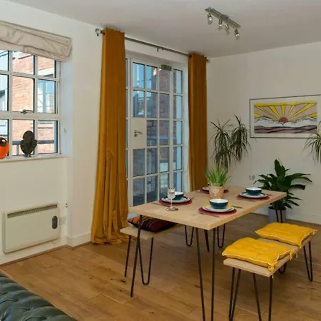 2 Bedroom City Centre Penthouse Bristol